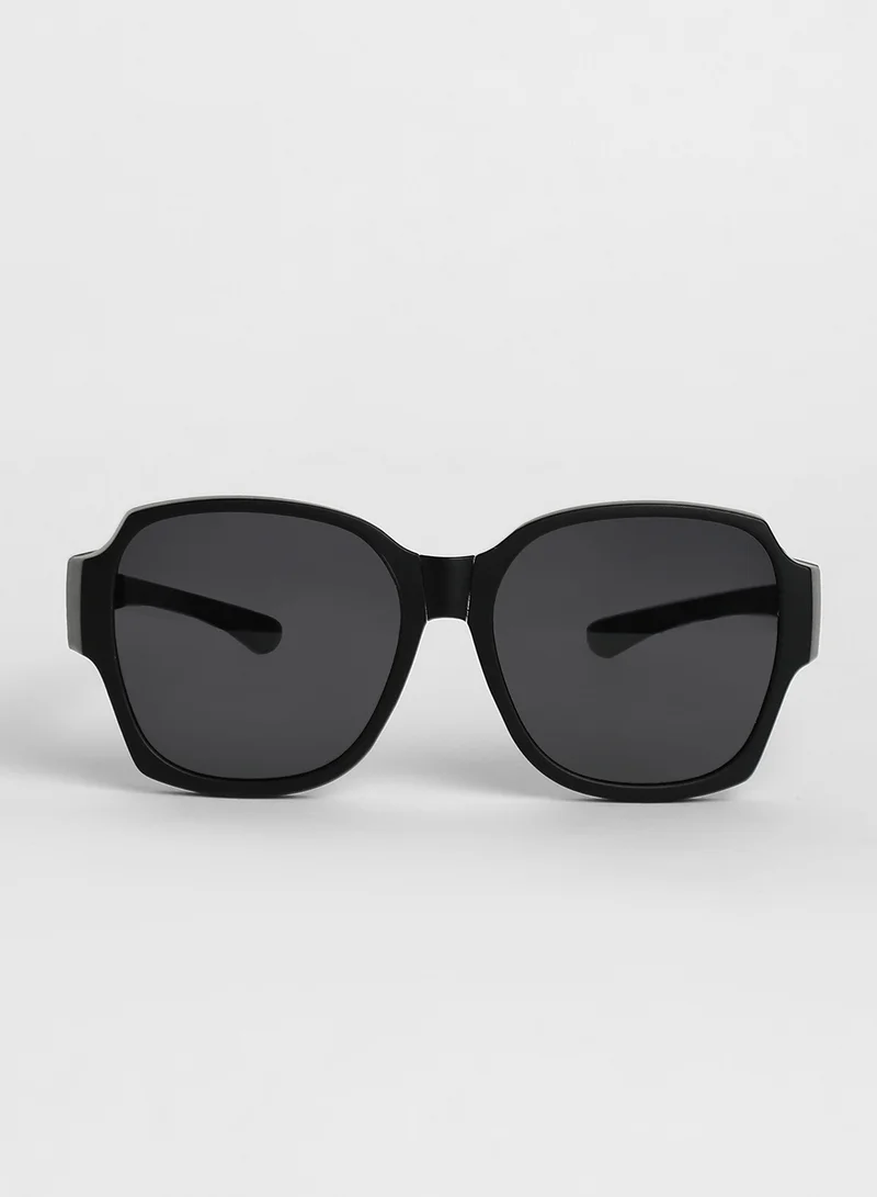 Haute Sauce Haute Sauce Unisex Foldable Oversized Sunglasses For Casual Wear | One-Size | Black Polycarbonate Frame | Black Polarized Lens | Full Rim | Eyewear For Woman & Girls