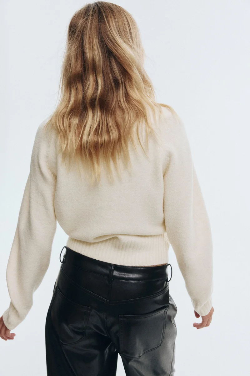 اتش اند ام كنزة بياقة