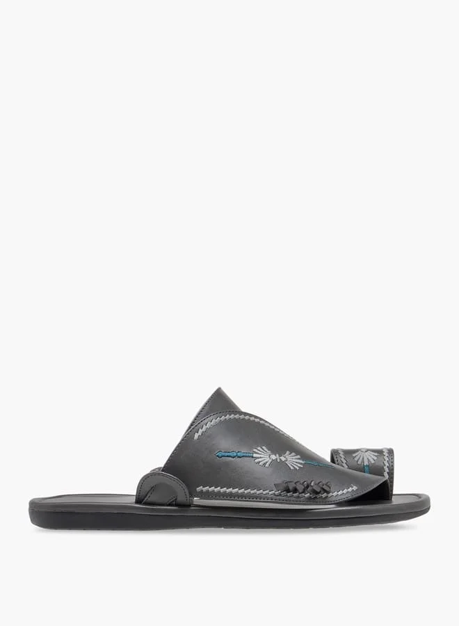 الواحة صنادل رجالي مطرزة سهلة الارتداء بتصميم عربي وحلقة إصبع