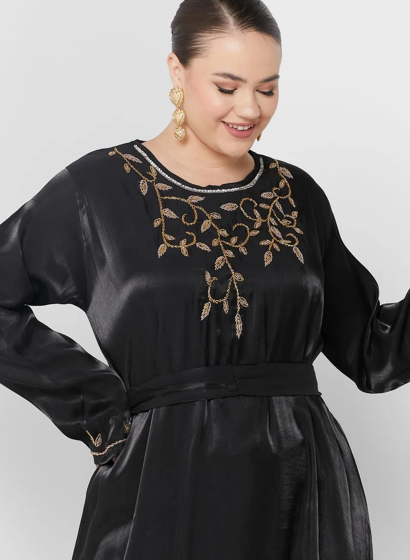 Hayas Closet Curve Embellished Belted Jalabiya