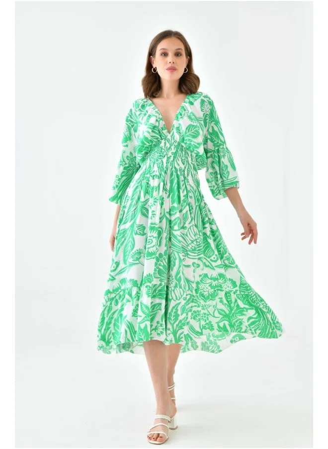 Hoxton Gal Floral Print Midi Dress with V-Neck and Shirred Waist in Green
