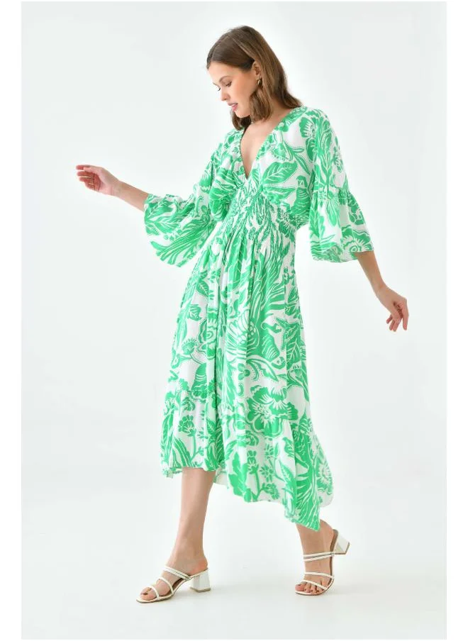 Hoxton Gal Floral Print Midi Dress with V-Neck and Shirred Waist in Green