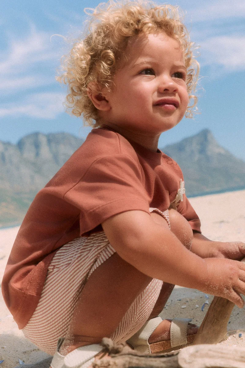 اتش اند ام تي-شيرت مزخرف