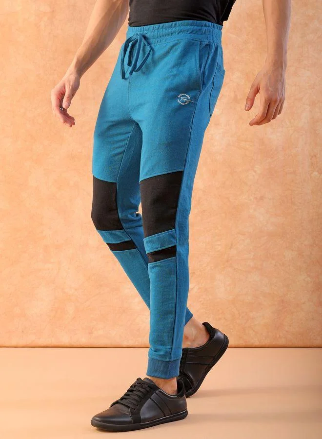 ذا انديان كراج كو Men Slim Fit Solid Mid-Rise Stretchable Knitted Jogger Trousers