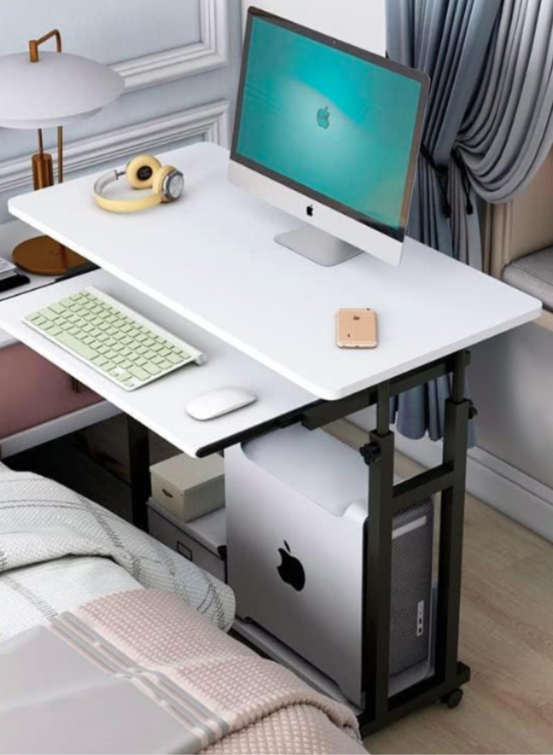 شي ون طاولة كمبيوتر ولابتوب متحركة من SHEE ONE بتصميم خشبي أنيق | طاولة مكتبية بسطح واسع، درج كيبورد، ورف سفلي للتخزين | طاولة عمل ودراسة بجانب السرير أو الكنب | مزودة بعجلات سهلة الحركة وارتفاع عملي | الأبعاد: 80×45 سم - Image 1