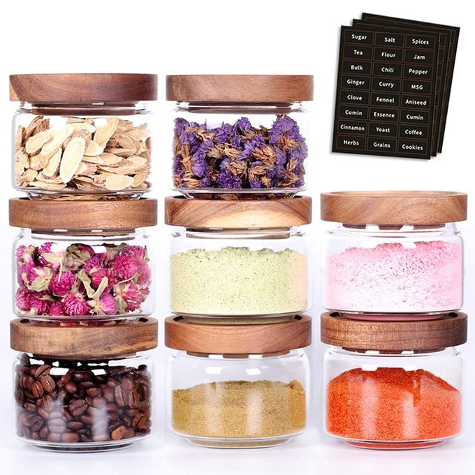 8 PCS SPICE CONTAINERS 85OZ GLASS SPICE JARS WITH ACACIA AIRTIGHT LID AND LABELS STACKABLE EMPTY ROUND SPICE BOTTLES FOR KITCHEN SEASONING COFFEE BEAN TEA SUGER HERBS