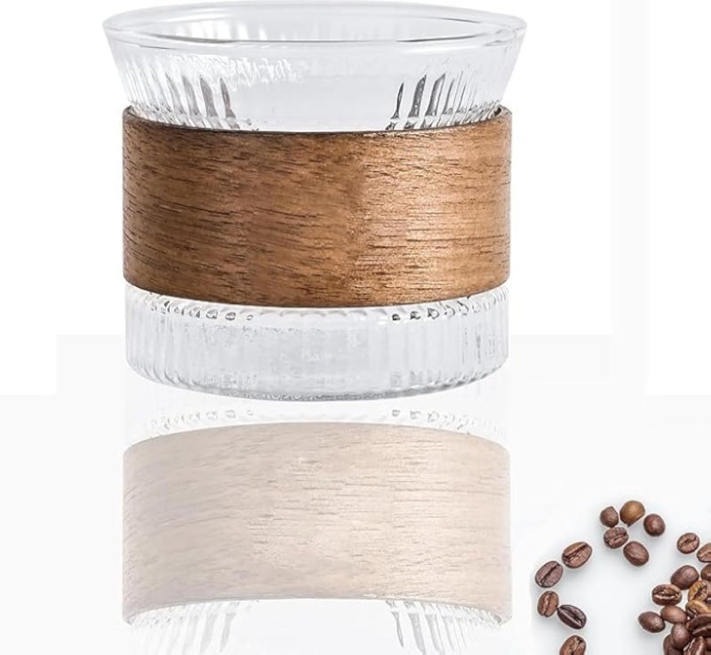 كوب شاي ياباني الطراز سعة 130 مل مصنوع من زجاج البوروسيليكات عالي الجودة، مزود بحلقة إمساك من خشب البامبو، مقاوم للحرارة، مناسب للمشروبات المائية والساكي والقهوة، بنقشة حراشف السمك العمودية المطروقة.