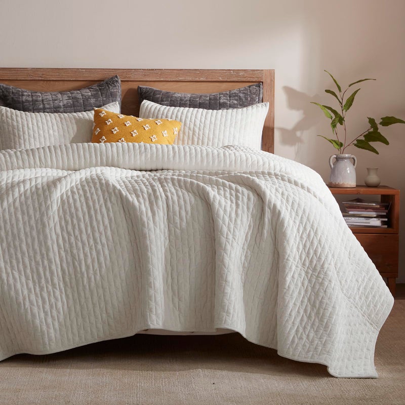 LEAONME Velvet Quilt Set Full/Queen Size 90''x98'', Lightweight White Velvet Comforter Set with 2 Matching Shams, Soft Cross Stitch Bedspread Coverlet Bedding Set for All Season - Image 1