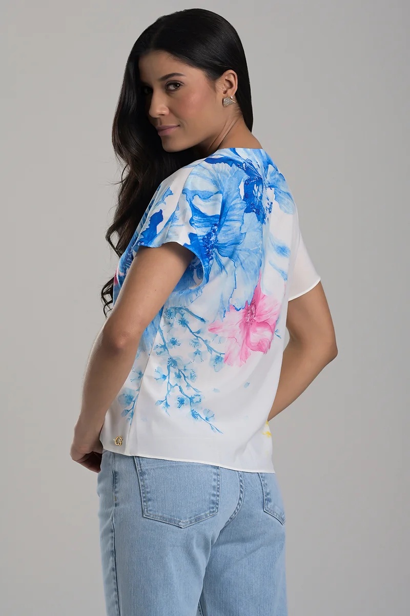 كارمن ستيفنز بلوزة بطبعة وياقة على شكل حرف