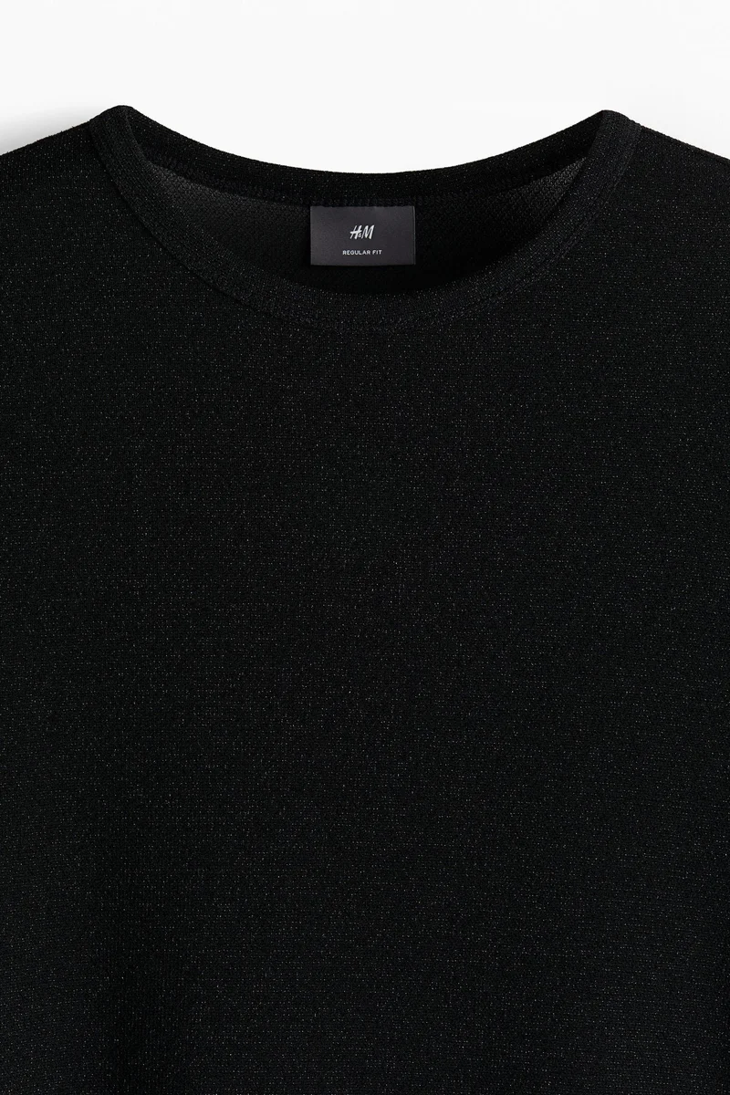 اتش اند ام تي-شيرت لامع بقصّة عادية