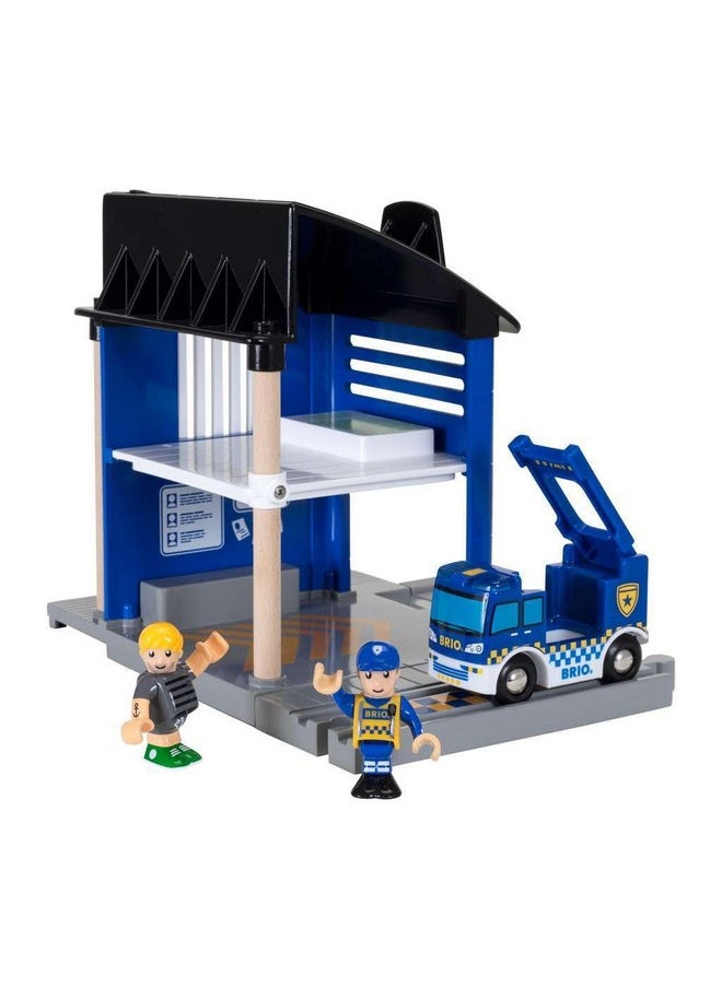 Brio Brio World - 33813 Police Station - Interactive Toy Set for Kids | Enhances Creativity & Imagination | Features Light & Sound Effects | Compatible with Brio Railway | Perfect for Ages 3 and Up  - Image 5