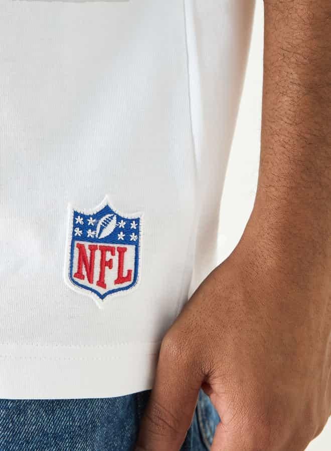 اس بي كاركترز تيشيرت بياقة ضيّقة وأكمام قصيرة وطبعات كانساس سيتي تشيفز - Image 4