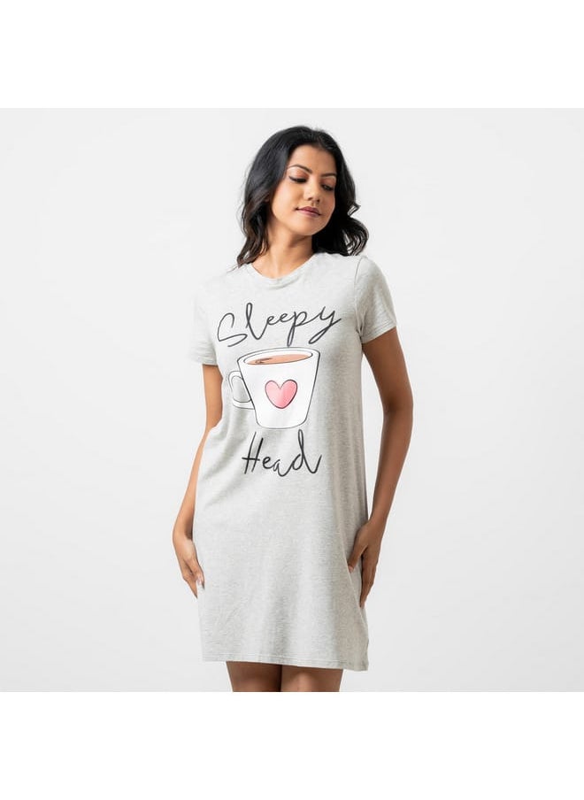 Aadaraya Slogan Print Sleepshirt with Short Sleeves and Crew Neck - pzsku/Z50E39AE6645AFC0A5C8DZ/45/_/1728466522/1615c5d7-3b04-45d2-8462-3a4129cb49a7