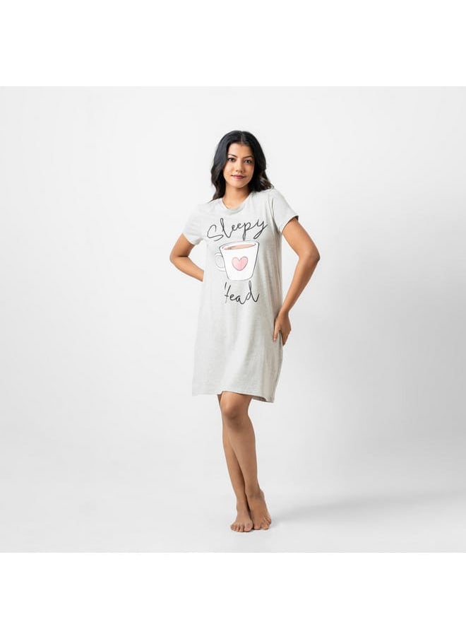 Aadaraya Slogan Print Sleepshirt with Short Sleeves and Crew Neck - pzsku/Z50E39AE6645AFC0A5C8DZ/45/_/1728466541/fd14190f-53c4-4915-9cab-873276630e68