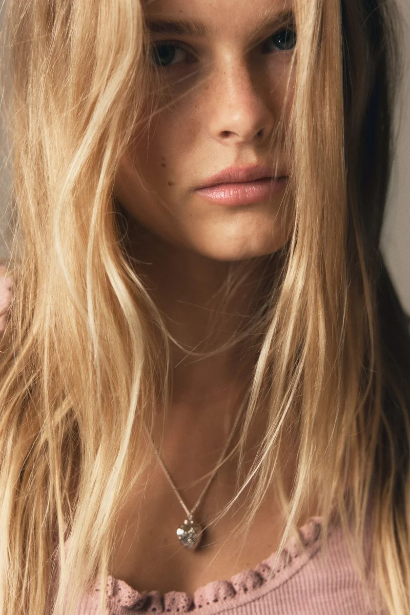 اتش اند ام بلوزة بحواف دانتيل