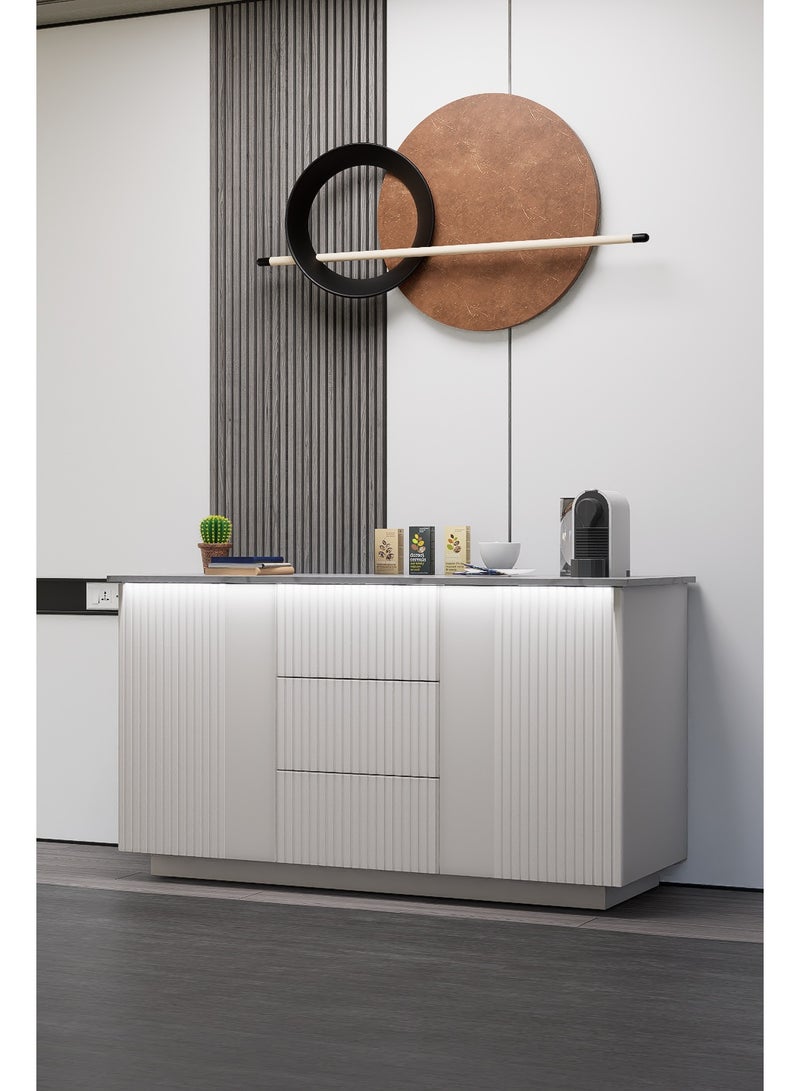 كوفي وورلد ركن قهوة باللون الأبيض، صناعة وطنية عصرية بإضاءة جذابة. - Image 2