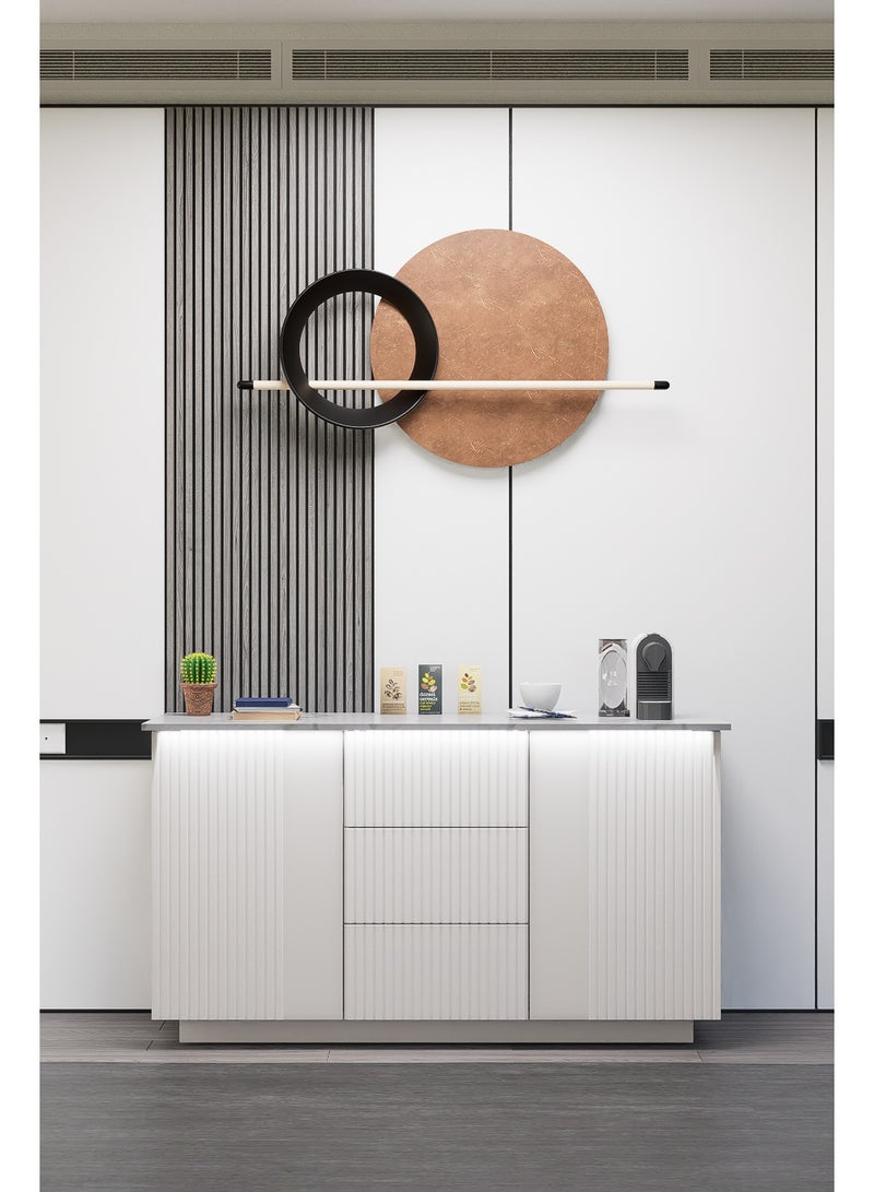 كوفي وورلد ركن قهوة باللون الأبيض، صناعة وطنية عصرية بإضاءة جذابة. - Image 1