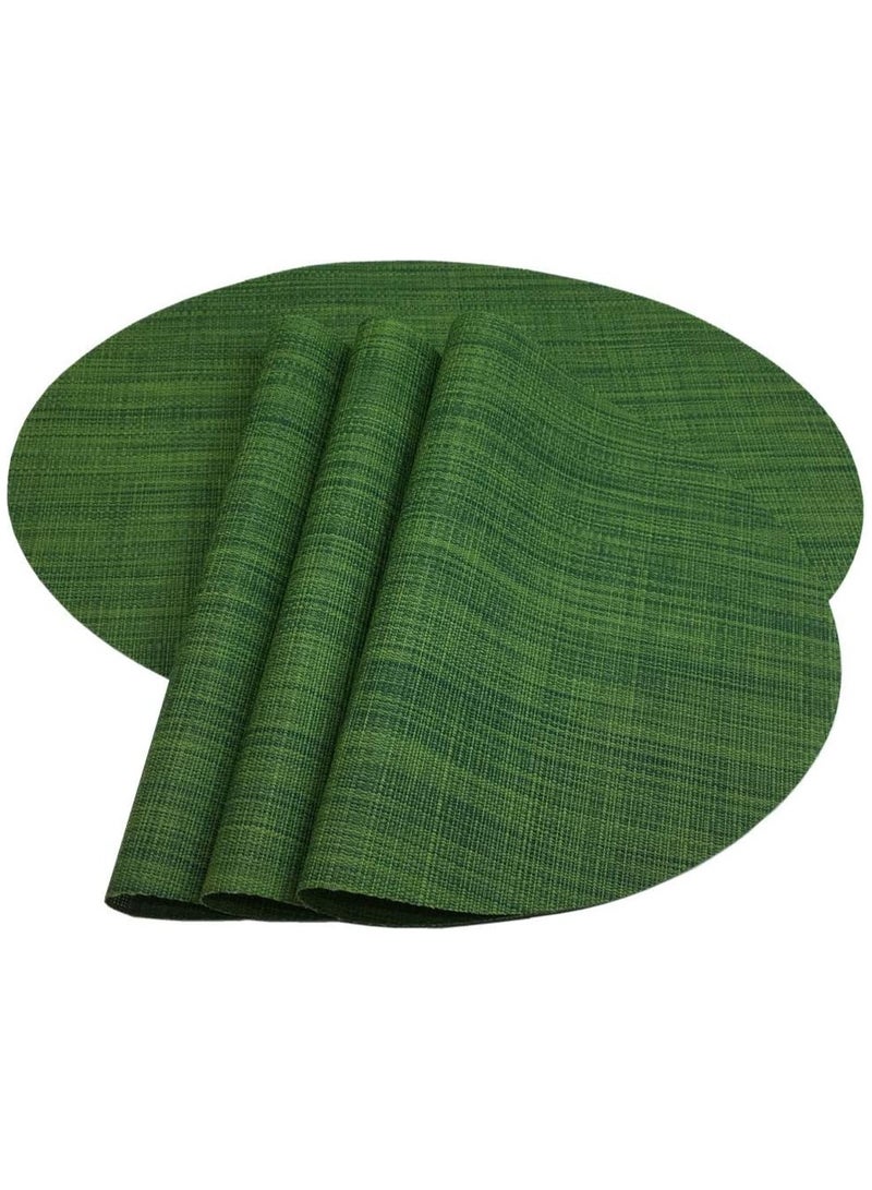 آنا طقم 4 قطع من حصائر الطعام المستديرة المصنعة من PVC بمقاس 35 سم بتصميم يشبه خشب البامبو - مقاومة للماء والبقع وحرارية، مثالية لتناول الطعام في المناسبات العائلية والأنشطة الخارجية. - Image 4