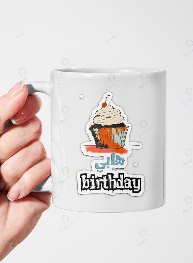 كوب من السيراميك مطبوع عليه عبارة عيد ميلاد سعيد ويتميز بمقبض مريح