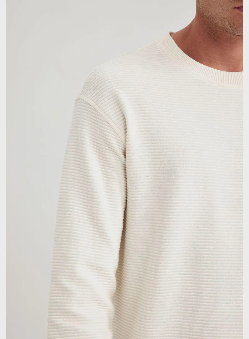 DeFacto Essential Sweatshirt