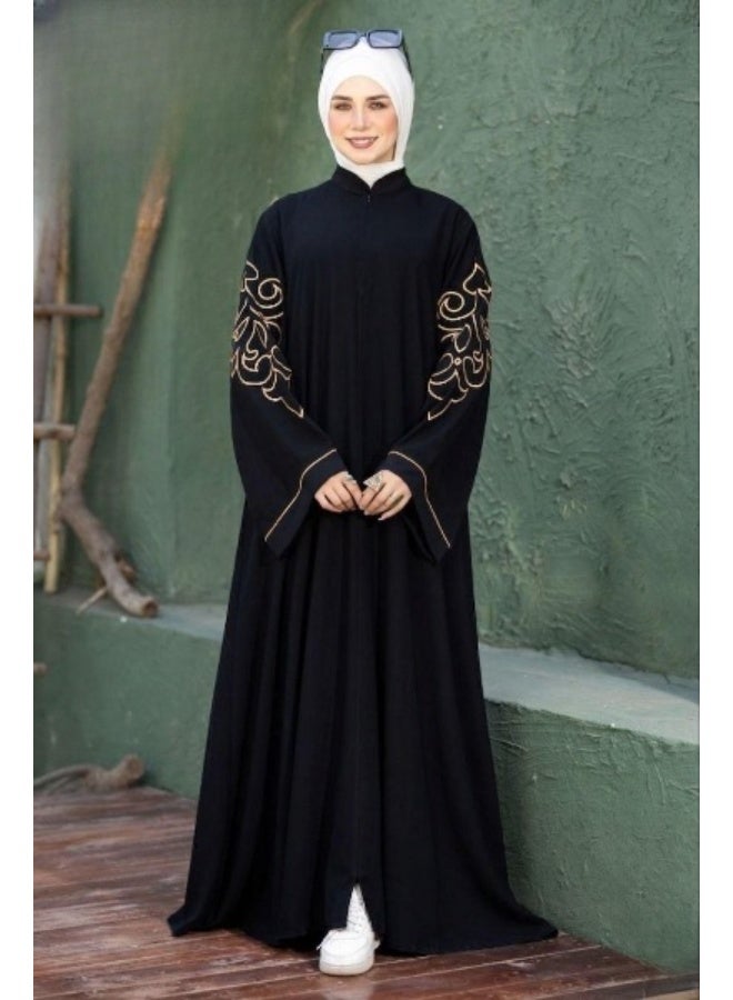 Luxurious black Gulf-style women's abaya — A wide design with an elegant beige pattern, inspired by Saudi, Emirati, and Kuwaiti abayas, made from Turkish silk crepe fabric. Suitable for occasions and outings, offering a luxurious and distinctive look. Code 405 - Image 3