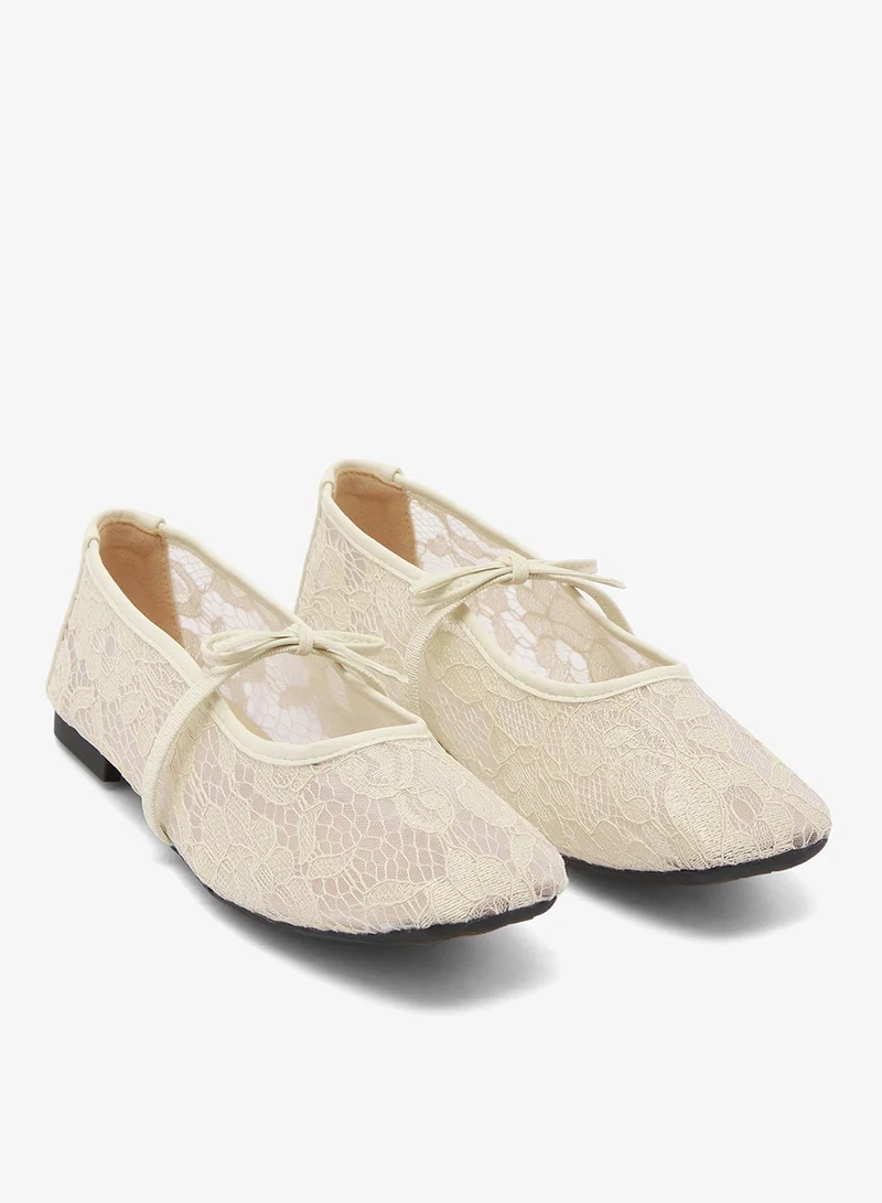 جينجر حذاء ماري جان مطرز