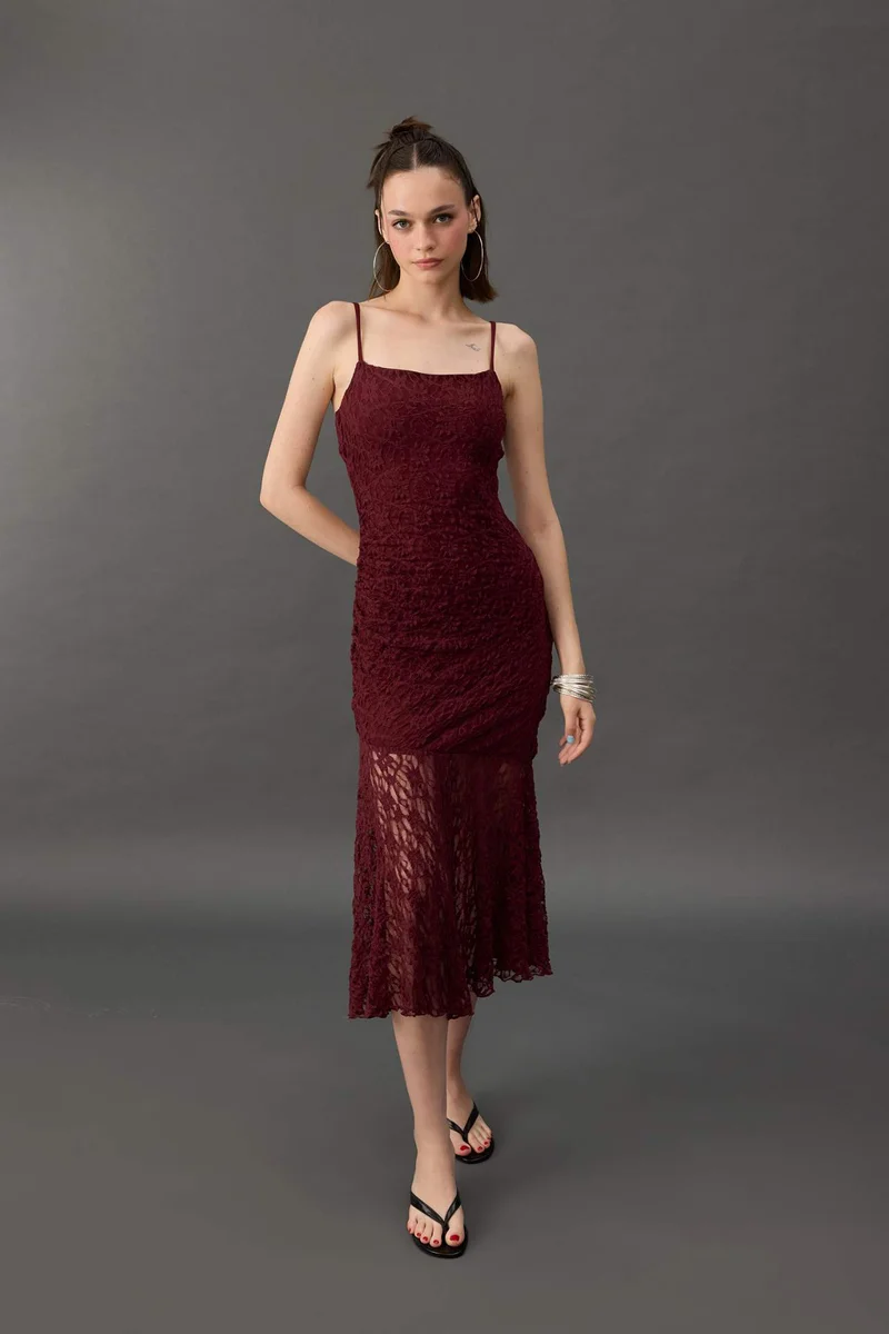 ديفاكتو Strappy Lace Midi Dress