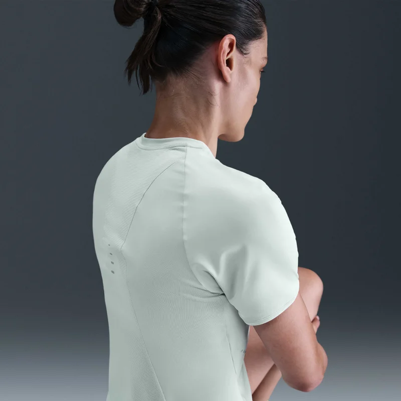 نايكي قميص جري نسائي سويفت دراي فيت