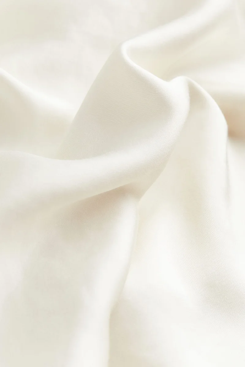 اتش اند ام بلوزة بدون أكمام محبوكة