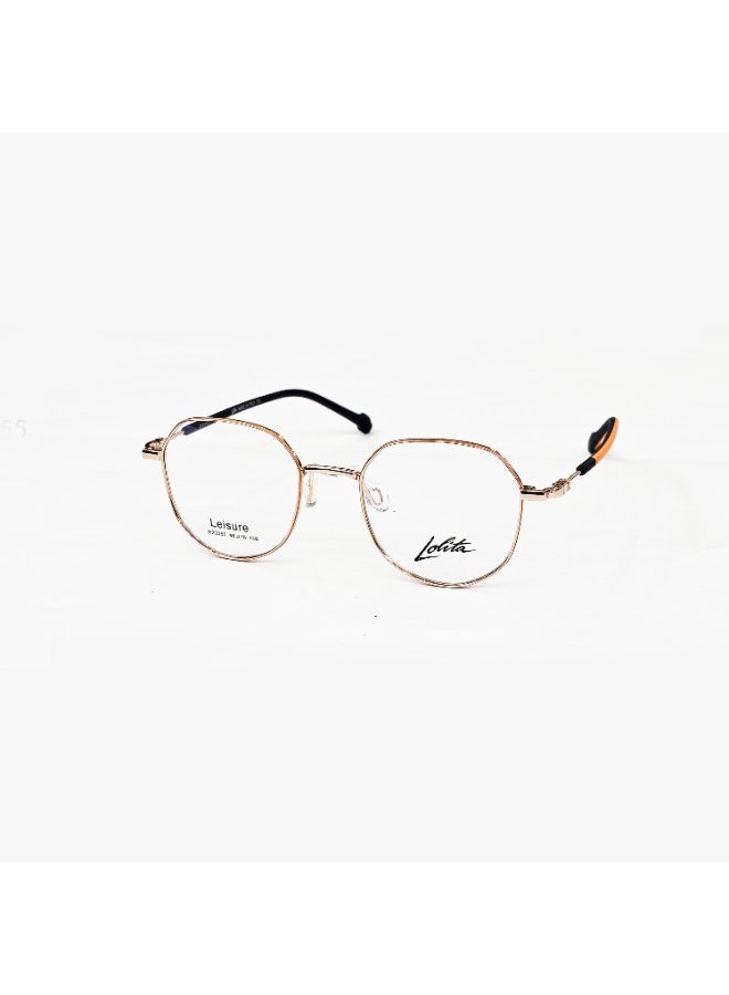 لوليتا نظارة طبية بتصميم أنيق وخامة معدنية عالية الجودة، تناسب الرجال والسيدات بفضل شكلها المتوازن الذي يجمع بين الكلاسيك والعصري. الإطار المعدني خفيف الوزن يوفر راحة أثناء الاستخدام اليومي، مع وسائد أنف مريحة وثبات جيد. اختيار مثالي لمحبي الإطلالات البسيطة والأنيقة، سواء للعمل أو الاستخدام اليومي.