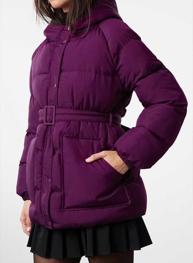 trendyol جاكيت بافر مقاوم للماء مع غطاء وحزام - برقوق عادي - Image 4