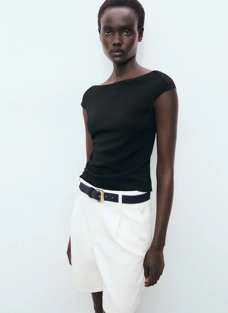 مانجو بلوزة بظهر مفتوح