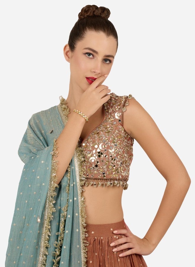 Zaveri Pearls سوار كادا من النحاس الأصفر المرصع بالزركونيا المكعبة اللامعة من زافيري بيرلز، باللونين الوردي والأخضر النعناعي، للنساء - ZPFK22094 - Image 3
