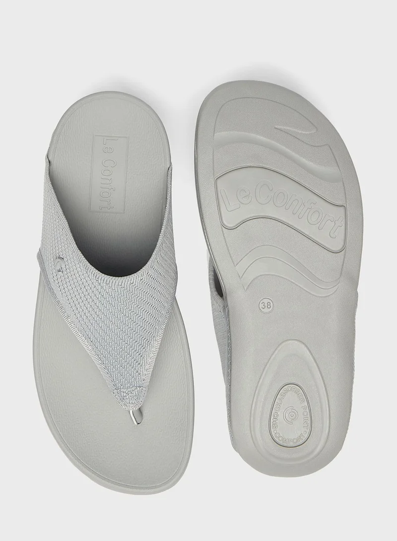 لو كونفورت T Bar Wedge Sandals