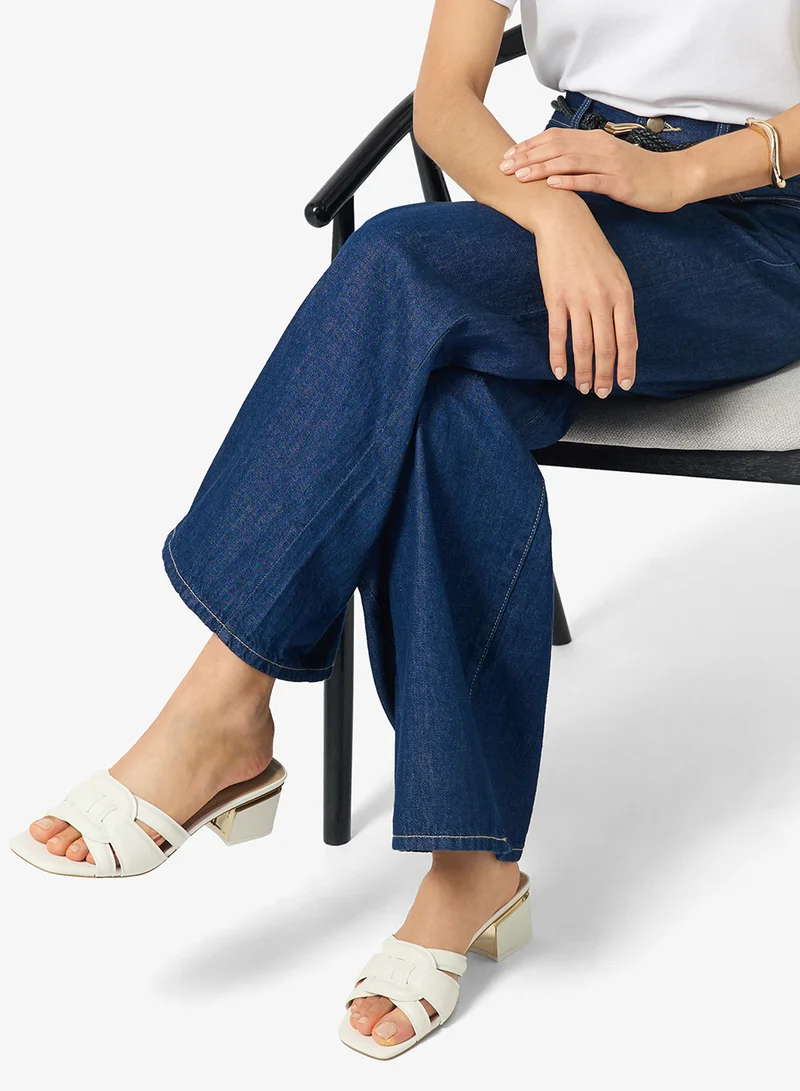 الدو صنادل نجلاء بكعب منخفض وأحزمة متعددة