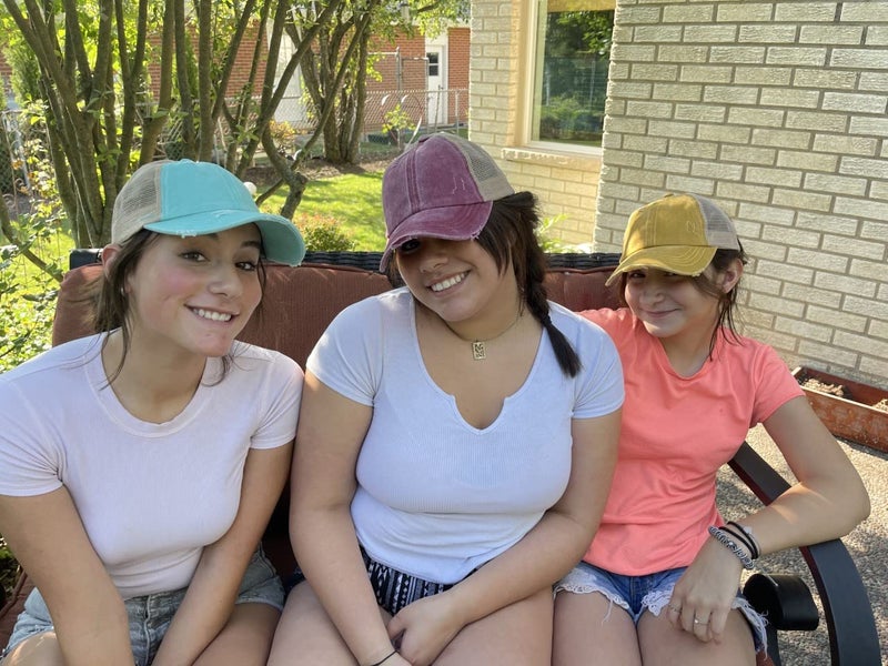 Funky Junque قبعة بيسبول للنساء من فنكي جونك مع فتحة ذيل حصان قابلة للتعديل بتصميم متقاطع ومظهر مهمل، بيج شبكي - نعناعي (مهمل) - Image 5