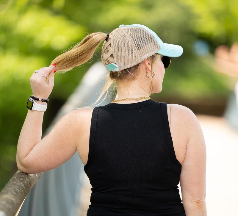 Funky Junque قبعة بيسبول للنساء من فنكي جونك مع فتحة ذيل حصان قابلة للتعديل بتصميم متقاطع ومظهر مهمل، بيج شبكي - نعناعي (مهمل) - Image 2