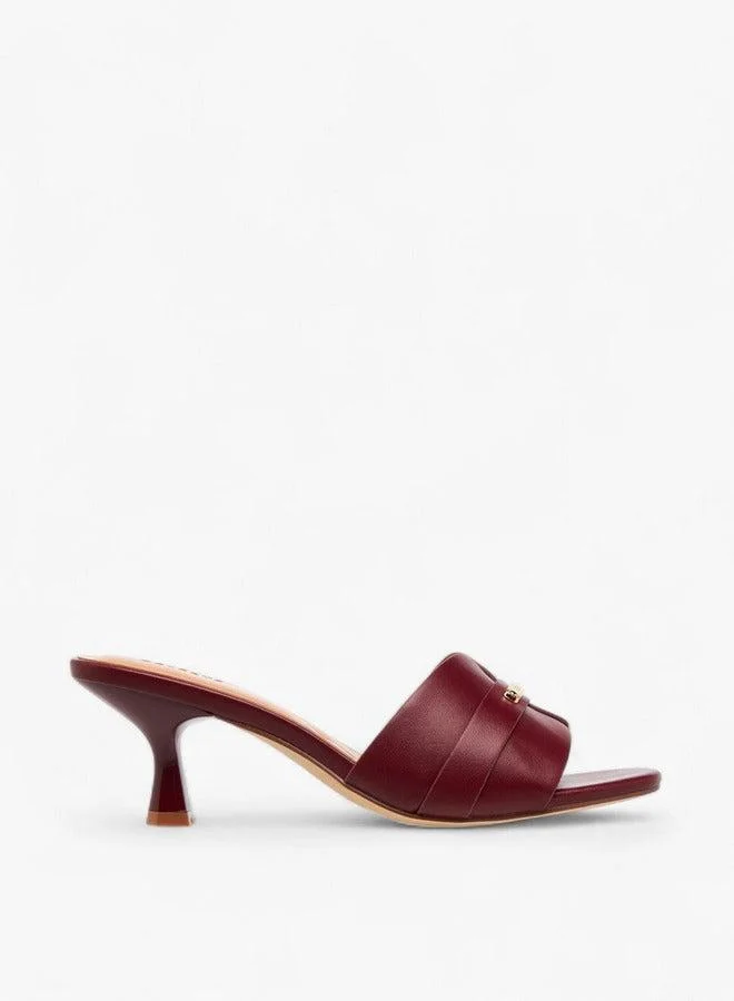 سيليست صنادل نسائية سادة بكعب مائل