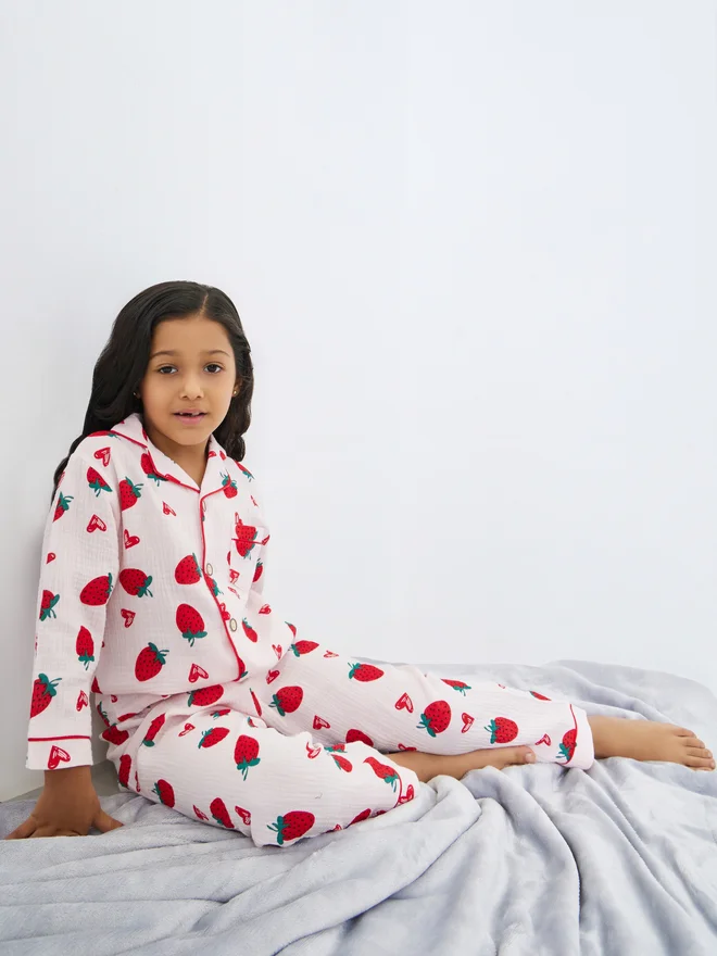 Styli Styli Girls Strawberry Print Shirt and Pjyama Set