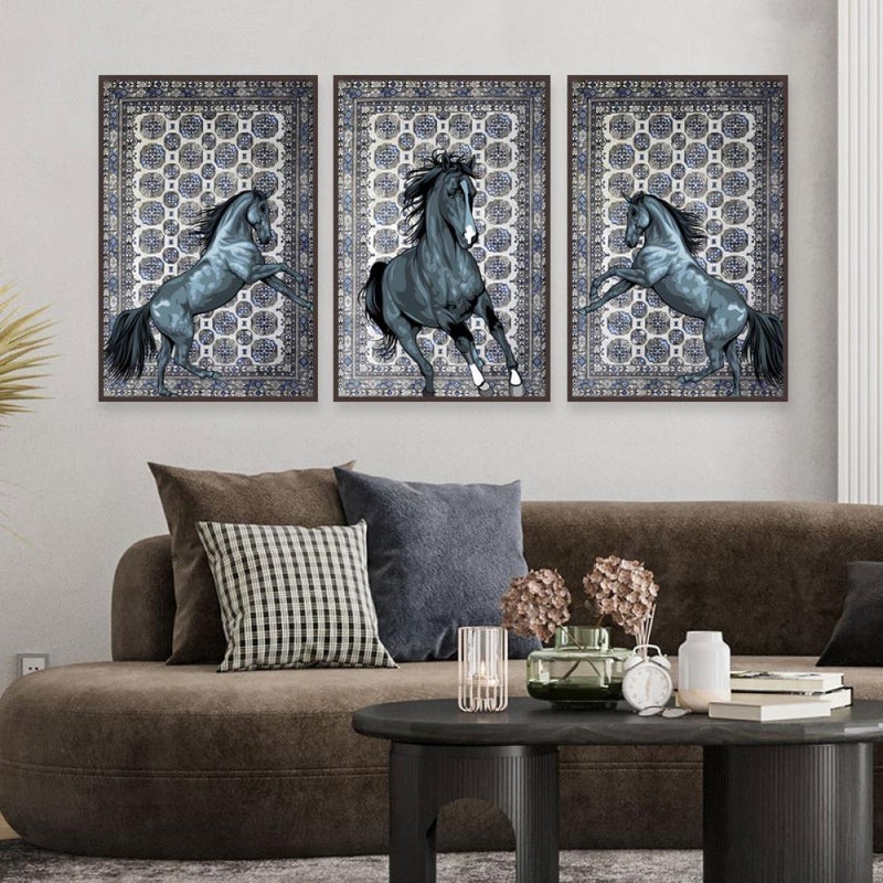 ماركتنا ثلاث لوحات قماشية بتصميم حصان مع برواز مجوف مقاس (150×70) ثلاث قطع - Image 3