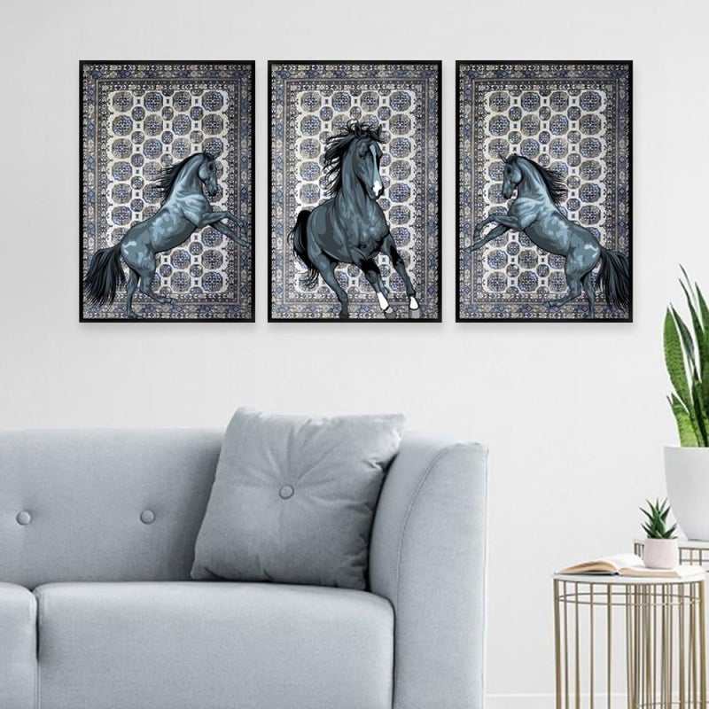 ماركتنا ثلاث لوحات قماشية بتصميم حصان مع برواز مجوف مقاس (150×70) ثلاث قطع - Image 2