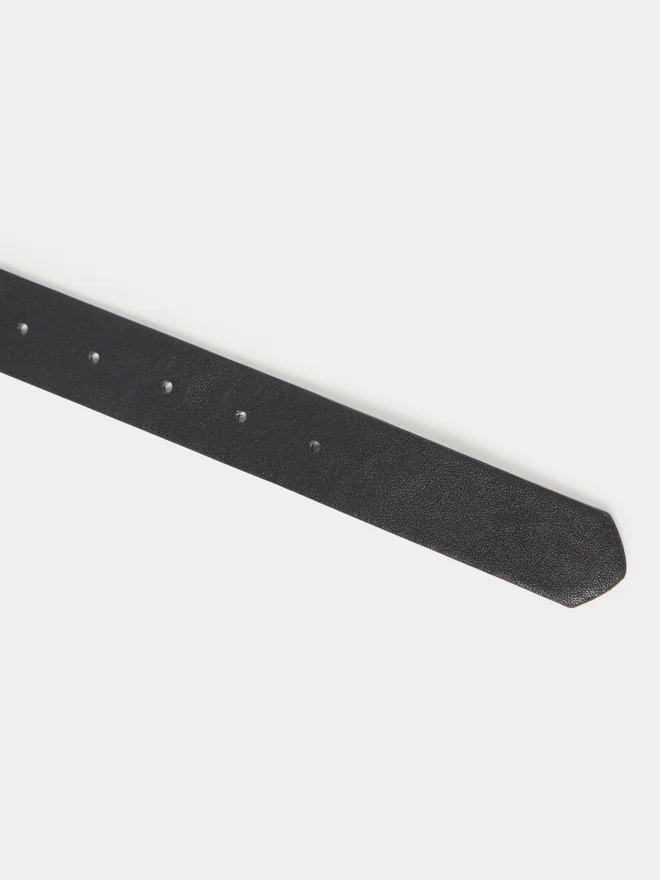 Styli Styli Black Solid Pin Buckle Closure Belt