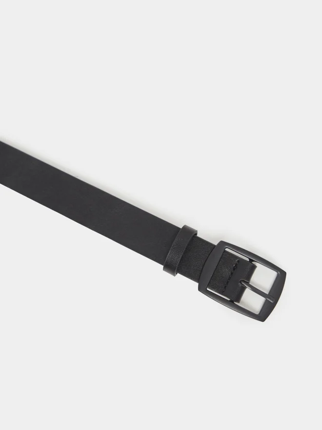 Styli Styli Black Solid Pin Buckle Closure Belt