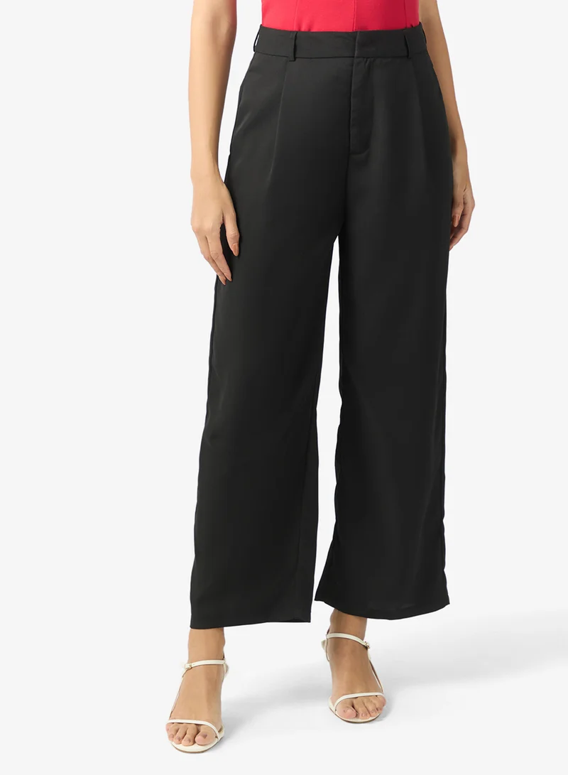 ايلا بنطلون بقصة مستقيمة