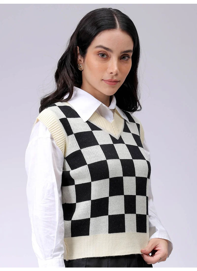 Freehand Women Relaxed White Checked V-Neck Sleeveless Sweater