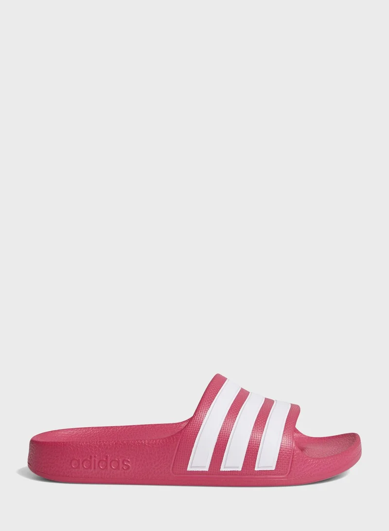 adidas صندل مزين بخطوط الماركة
