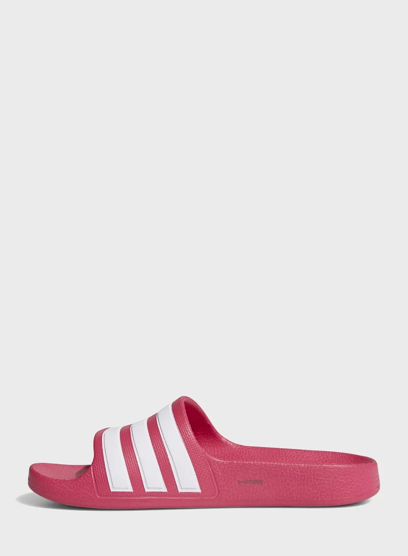 adidas صندل مزين بخطوط الماركة