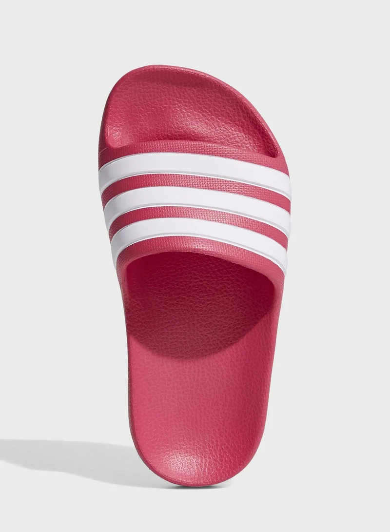 adidas صندل مزين بخطوط الماركة