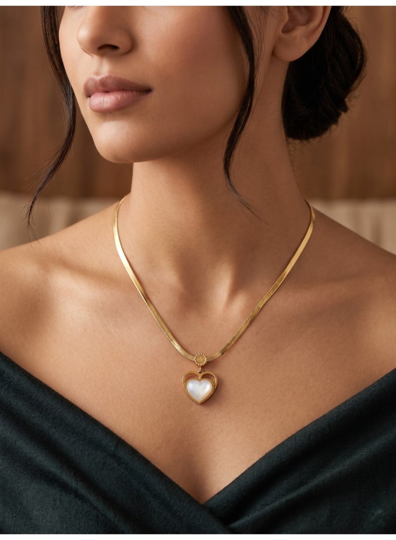 A pure, rust-resistant stainless steel chain featuring a rich gold color and a streamlined design with an elegant heart pendant.