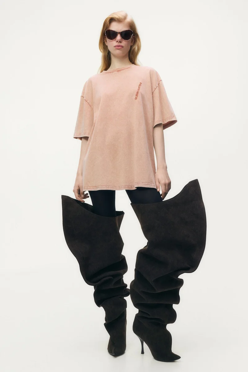 اتش اند ام تي-شيرت بتفاصيل زخرفة